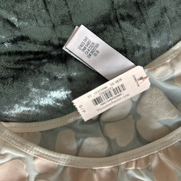 NWT Victoria’s Secret Sheer Bodysuit - Picture 6 of 6